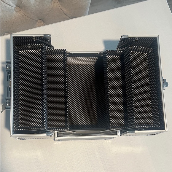 Silver Cosmetic Train Case (Lockable) - Picture 2 of 4